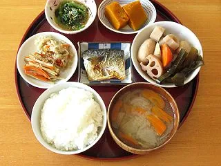 塩鯖、煮物、金平牛蒡、切干大根、南瓜のた…