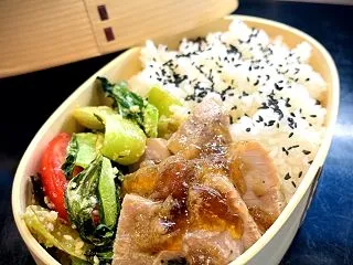 前日仕込み。マグロの低温コンフィ弁当