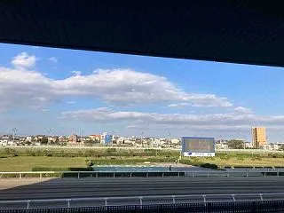 年金支給日で活気あふれる浦和競馬場で慌て…