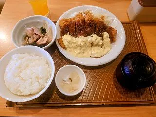 ビッグチキンカツ定食＆カキフライ定食(・…