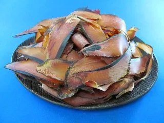 マグロ節とは｜かつお節との違いと、燻製の…