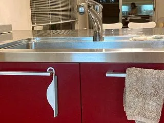 キッチンの片づけ カウンタ―の上はスッキ…
