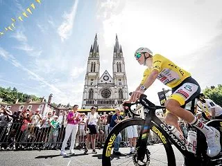 ツール・ド・フランスのリーダージャージが…