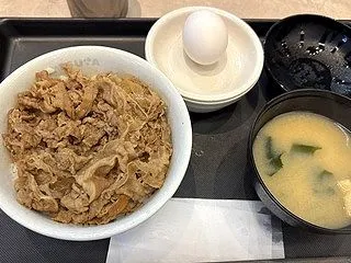 松屋 恵比寿西店で牛めしランチセット＜生…