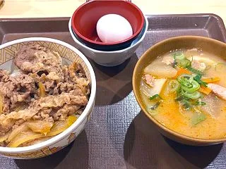 意外な発想がヒット中！すき家の「とん汁み…