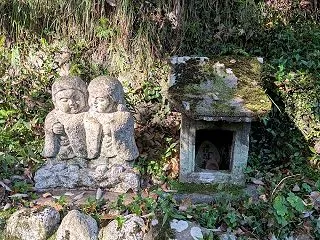 「道祖神石祠」（箱根町塔之澤）