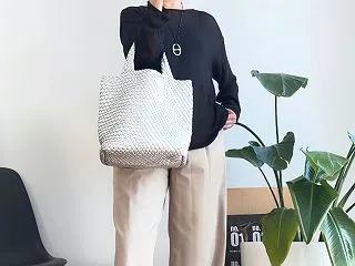 季節の変わり目に使えるトップス、やっぱり…