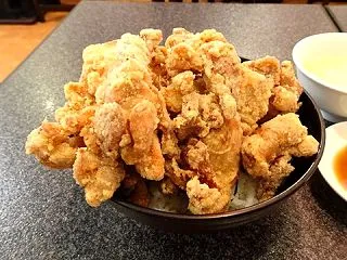 ■神保町の「餃子小籠包」で、デカ盛り唐揚…
