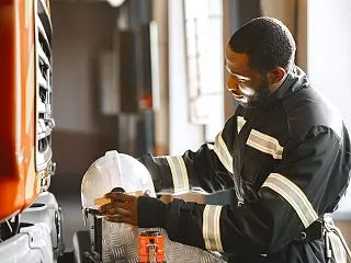 FIREを1年遅らせると、貯金以外に何が…