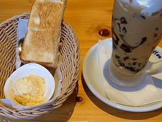 コメダ珈琲店の季節限定キャラメルスイート…