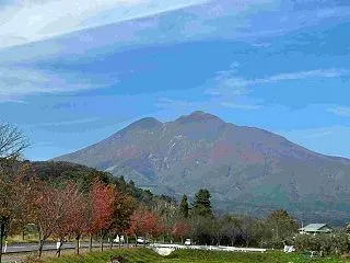 紅葉が見ごろの岩木山🏔ひさしぶりの津軽岩…
