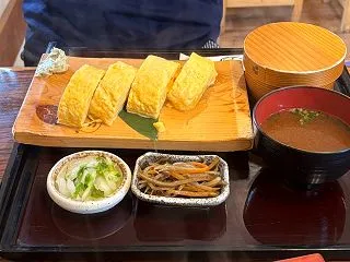 至福の卵巻き：美食と自然の共演