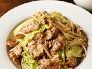 豚肉、もやし、キャベツの炒め物