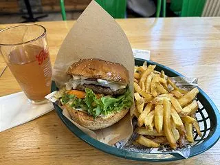 🇨🇭フードトラックから始まった拘りのハン…