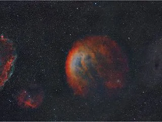 最大級の惑星状星雲Sh2-216
