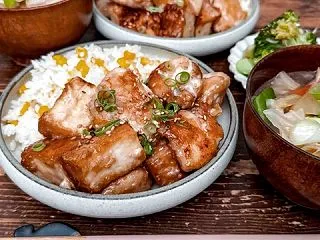 今年最後のとうもろこしご飯。鶏むね肉と厚…