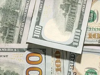 「blow money on」の意味とは…