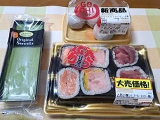 ロピアのたっぷり具巻き＆いちご大福