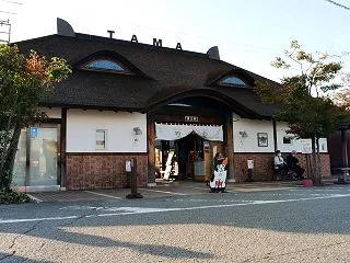 観光旅行｜和歌山電鐵の貴志駅で三毛猫のニ…
