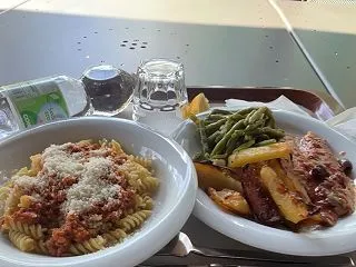 ボローニャのなんでもないバールでカフェマ…