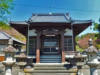 子供の守り本尊 大日如来を奉祀 岸の大日…