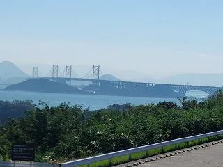 釜揚げうどんと瀬戸大橋