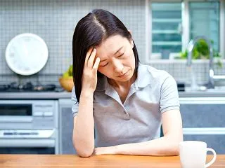 更年期の看護師、疲れが取れないのは年齢の…