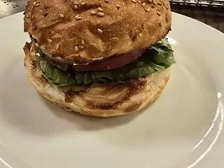 駒沢公園近くで人気のバーガーカフェ／エー…