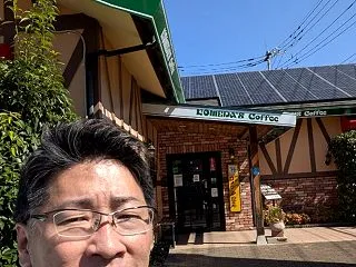 卓球ユニフォームでコメダ珈琲へ笑[ニッタ…