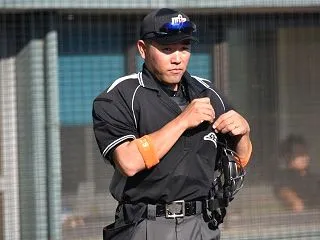 【朗報】頭部にバット直撃の川上拓斗審判員…