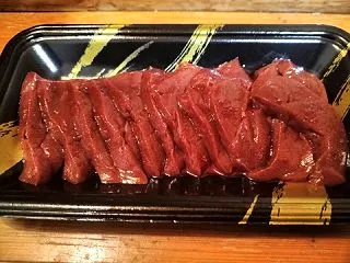 牛レバ刺し 美味