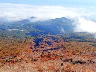 焼走り熔岩流の紅葉を高所から見降ろしたい…