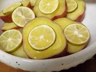 さつまいものすだち煮と庭木のすだちの実