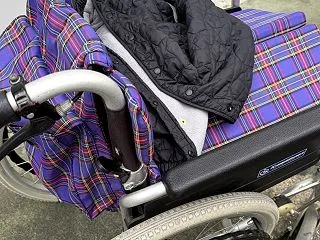 歩いて1分の道が6分に…車いすに乗って初…