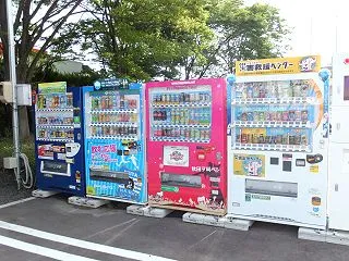 【海外】外国人「日本の自販機、何飲む？」…