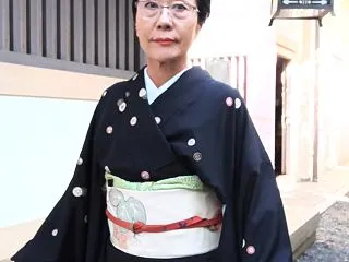 花紋散らしの小紋で生國魂さんの月釜へ