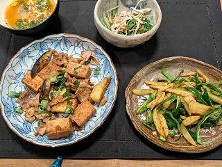 豚肉と厚揚げと茄子の味噌炒めの晩ご飯と …