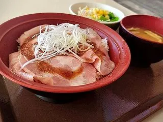 すき家の新メニュー『ローストポーク丼』が…