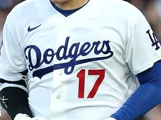 大谷翔平、待望のポストシーズン1号特大3…