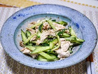 さっぱりと「鶏ささみ肉ときゅうりの和え物…