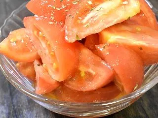 超簡単♪トマトのシンプルサラダ