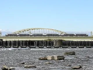 多摩川橋梁のロマンスカー EXEα