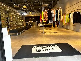 御殿場アウトレット オニツカタイガーは安…