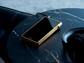【朗報】ソニー、金メッキのウォークマン「…