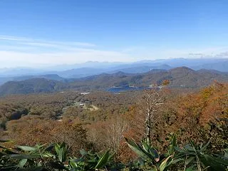 玉原湿原から鹿俣山（黄葉のブナ林を歩く）