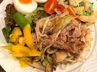 納豆にお酢とキムチ。目指すはイケおば！（…