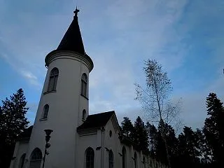 Törnävä教会と秋の墓地