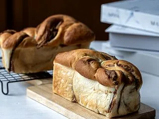 栗ペーストたっぷり！秋のねじねじ栗のパン