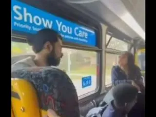 【動画】バス車内で男と女子高生が口論にな…