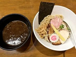 【夢中図書館】池袋「馳走麺 狸穴」！香る…